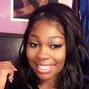 Meet your Posher, Dominique